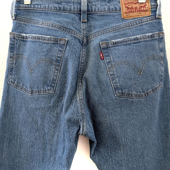 Levi's 501 Button Fly High Rise Cropped 27 Distressed Denim - Picture 3 of 6